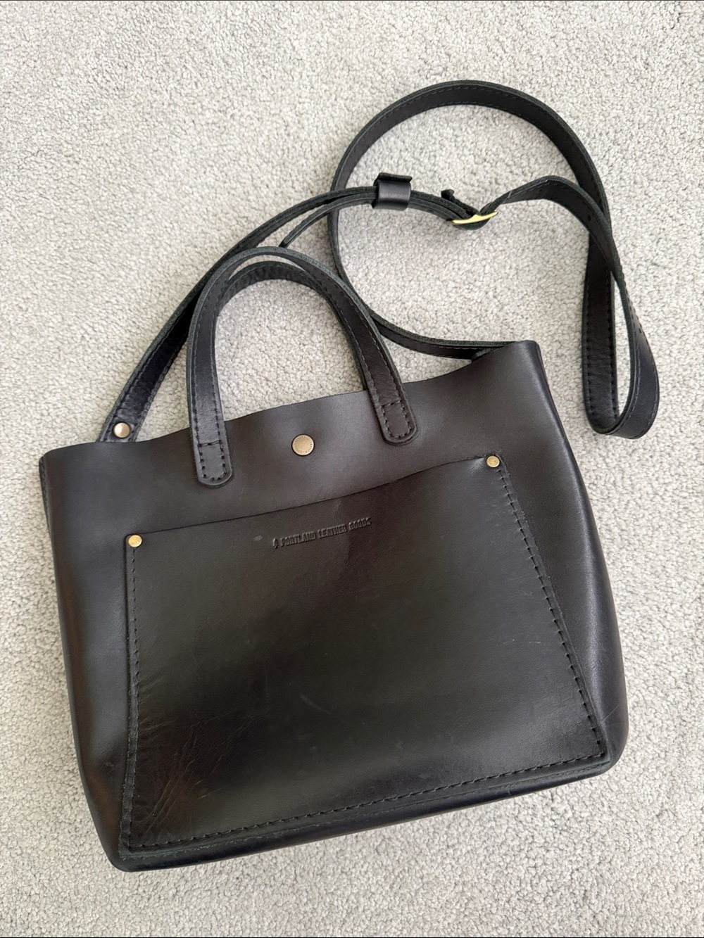 Classic Black Leather Tote Handbag - Versatile Everyday Shoulder Bag - Picture 2 of 4